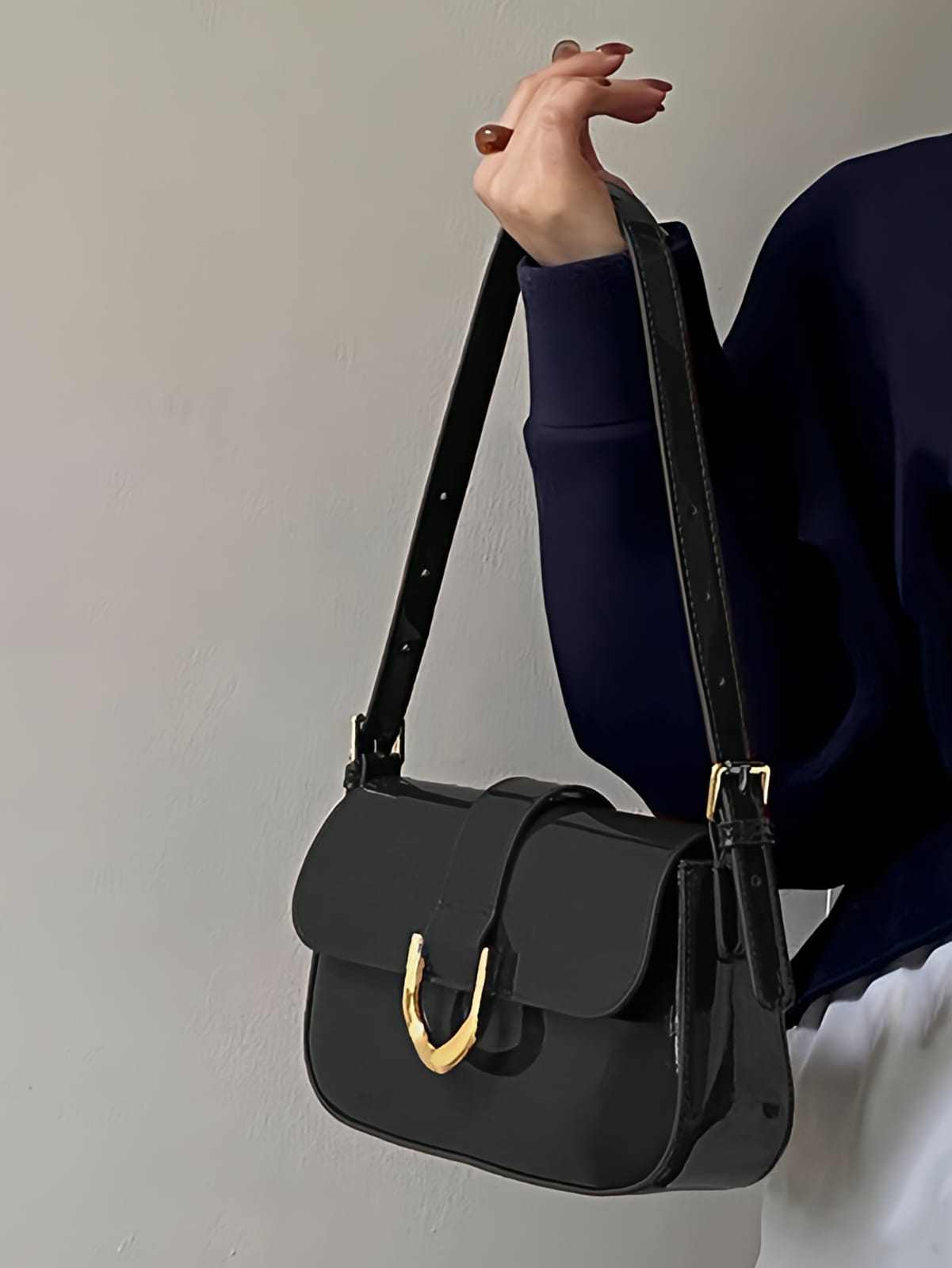 Vintage-Inspired Cherry Red Patent Leather Shoulder Bag with Gold Horseshoe Buckle