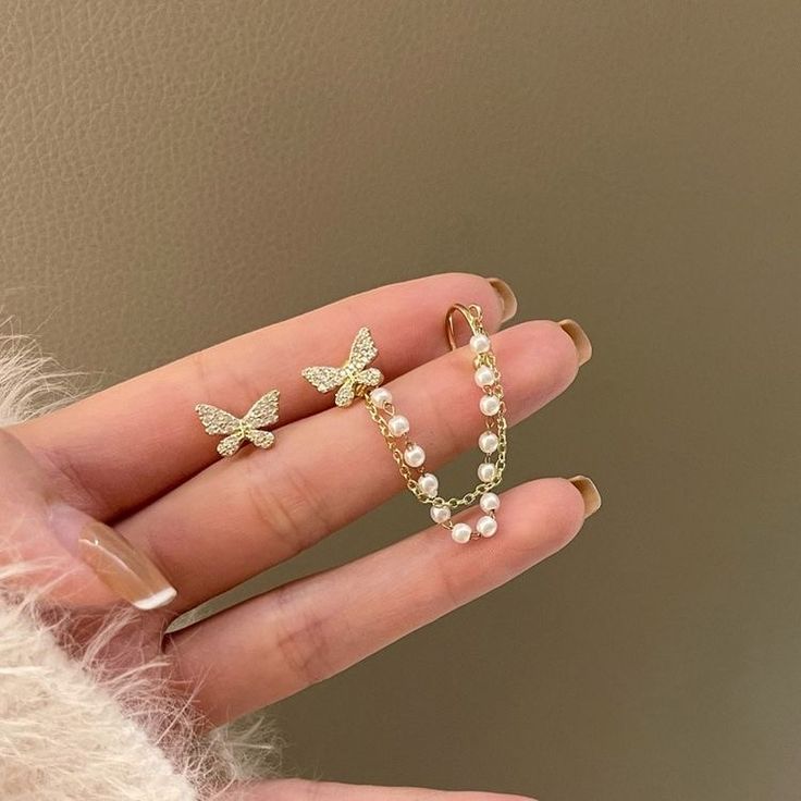 The Papillon Éclat: Pavé Crystal Butterfly & Pearl Chain Ear Cuff Set