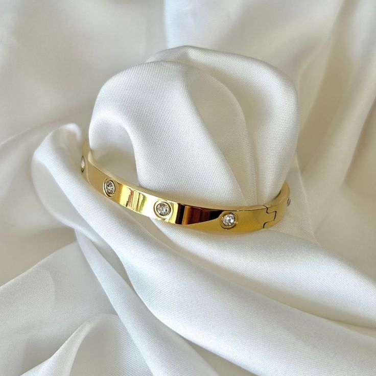 Luxury Gold Crystal Bangle Bracelet – Elegant Minimalist Zircon Cuff Bracelet for Women