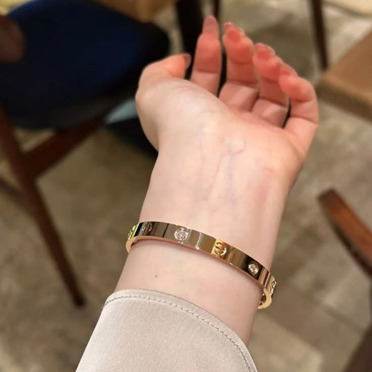 Luxury Gold Crystal Bangle Bracelet – Elegant Minimalist Zircon Cuff Bracelet for Women