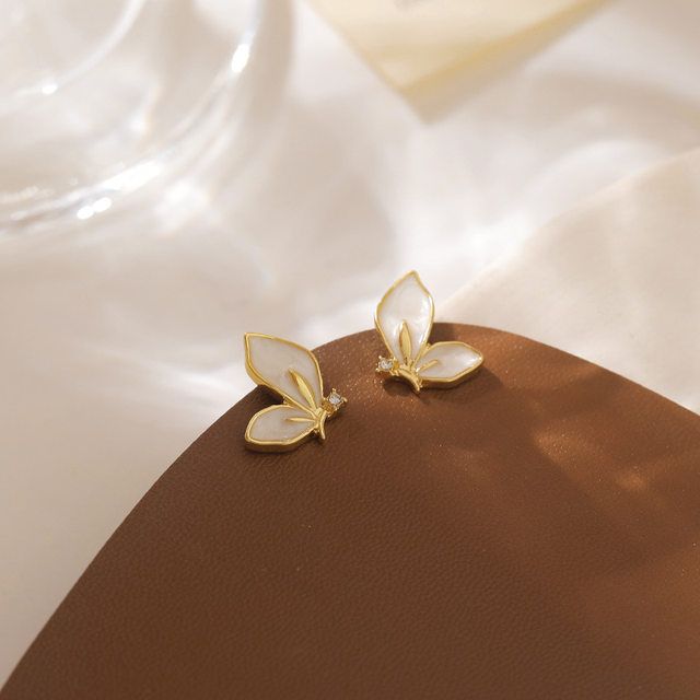 The Mariposa Lumière: Gilded Shell-Inlay Butterfly Studs