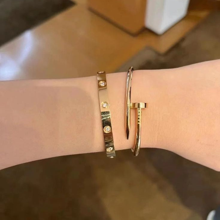 Luxury Gold Nail & Screw Bangle Bracelet Set – Elegant Minimalist Couple Style Cuff for Women