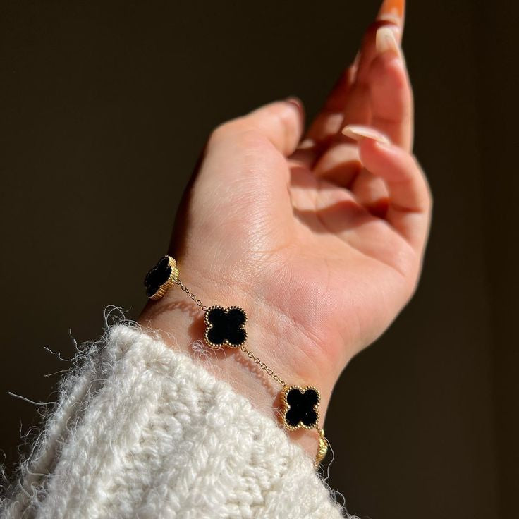 Luxury Clover Charm Gold Bracelet – Elegant Flower Link Bracelet for Women