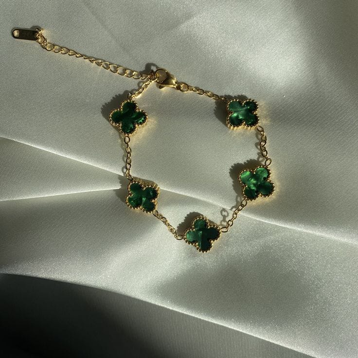 Luxury Clover Charm Gold Bracelet – Elegant Flower Link Bracelet for Women