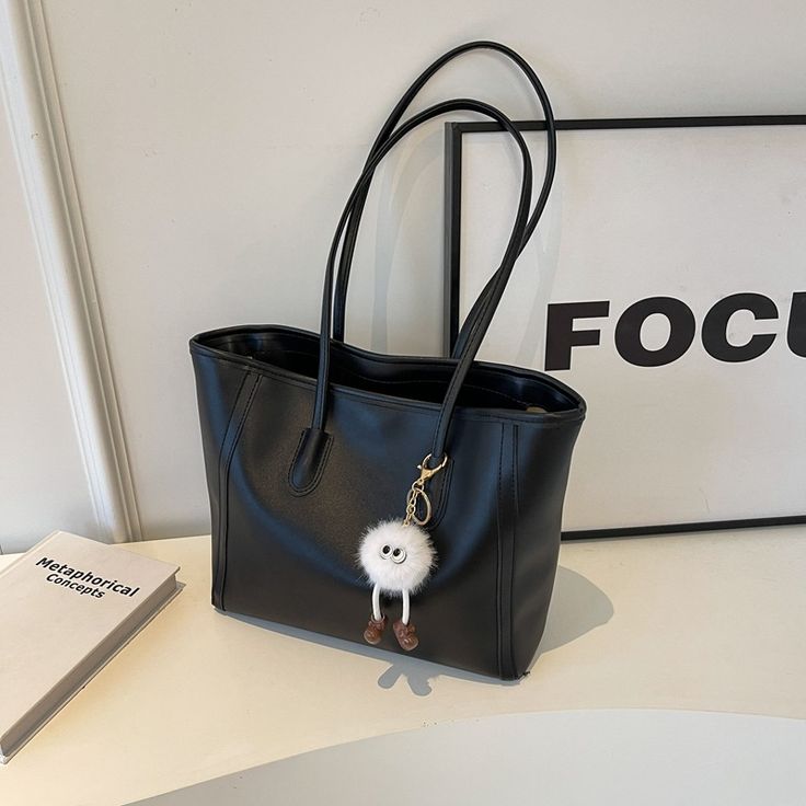 The Executive Structured Tote – Saffiano-Grade Midnight Black