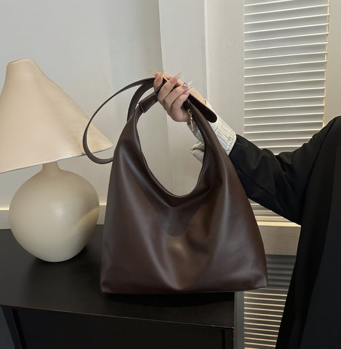 Artisan Baroque Pearl Choker – Gold Pavé Butterfly Accent