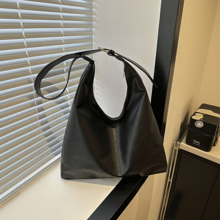 Artisan Baroque Pearl Choker – Gold Pavé Butterfly Accent