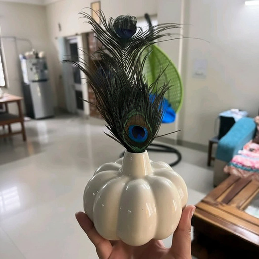 Pumpkin Bud — Sculptural Ribbed Ceramic Vase in Glossy Cream 1pc